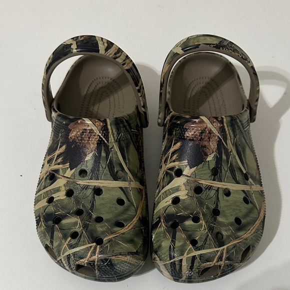 CROCS W9 Camouflage Shoes - Picture 8 of 11